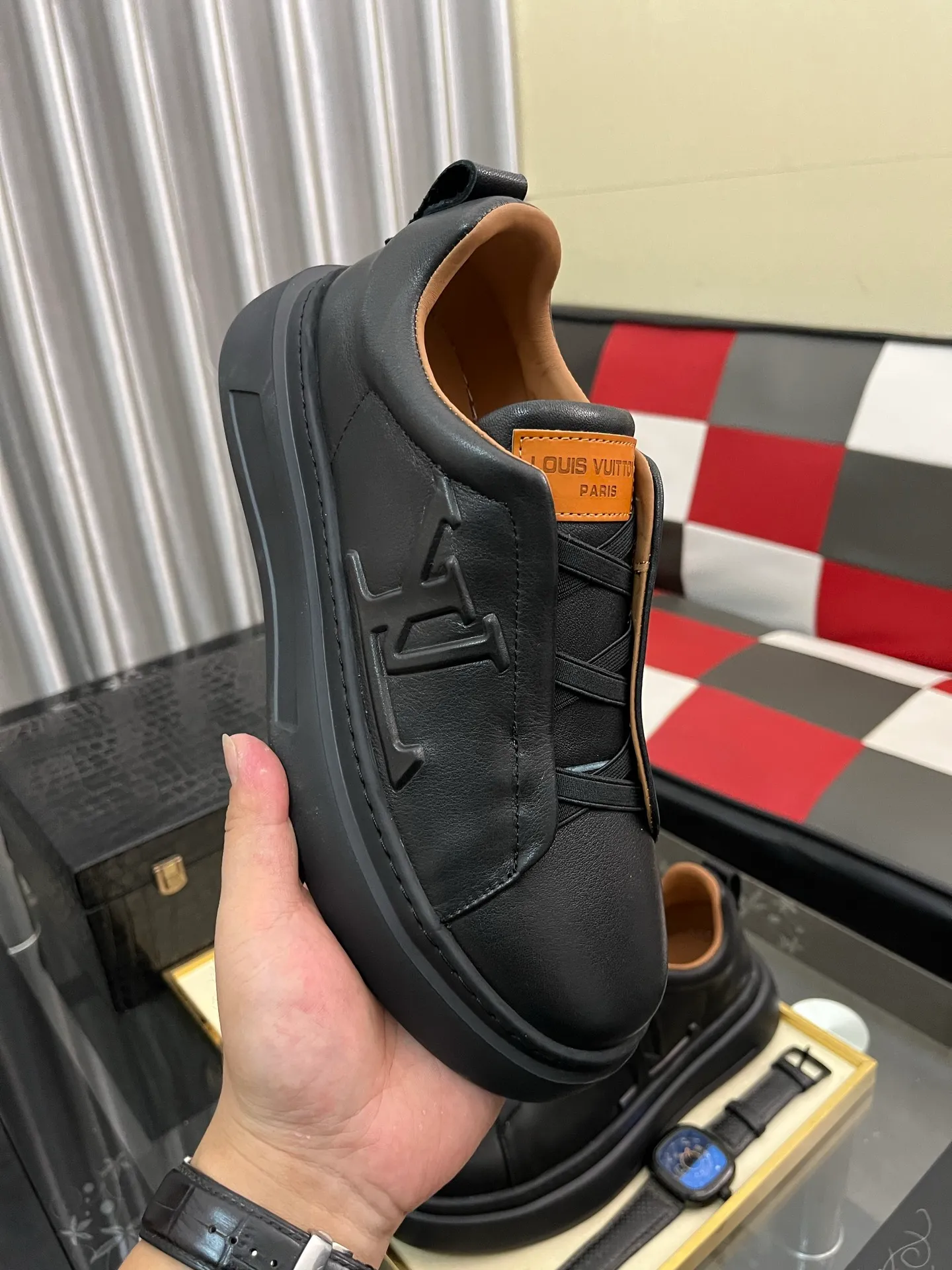 Men's shoes 💰480⌚️⌚️LV Louis Vuitton. The latest fashionable casual shoes are popular in physical stores. New spring and summer comfortable imported custom original cowhide, unique jacquard fabric element design. With sheepskin lining, Lv original bottom, [sun][sun] high-end packaging and high quality💪Details determine the quality, you can enter and leave the counter at will, the code number is 38-442️⃣colors available